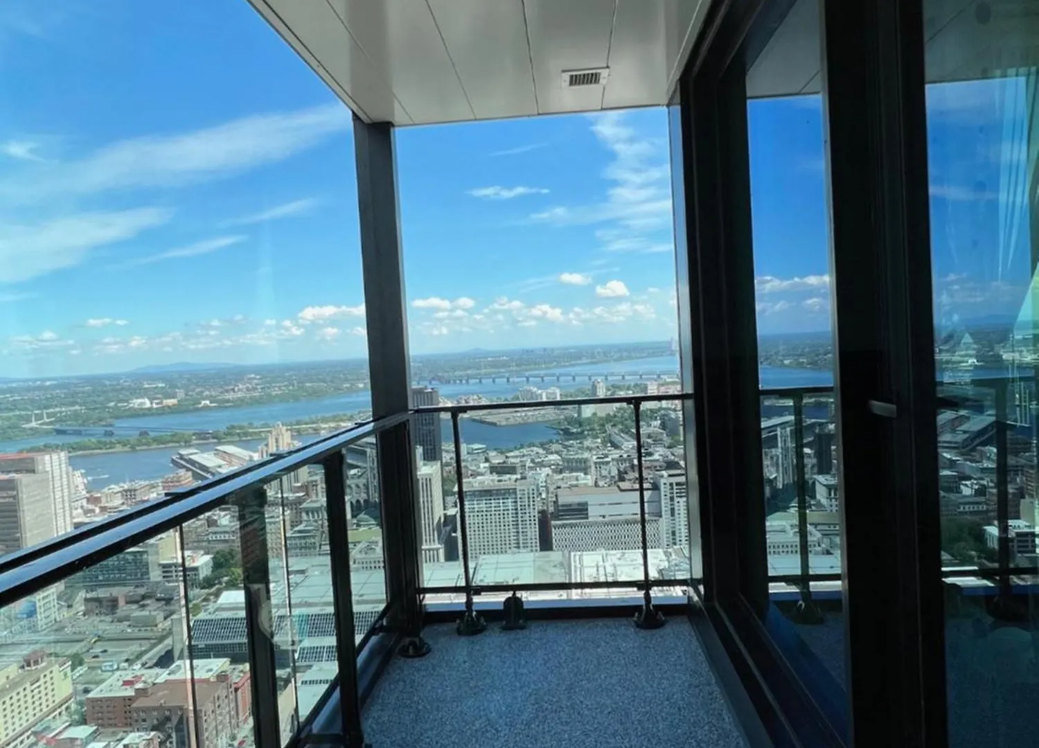 Sky Bridge Spectacular Apartment Montreal