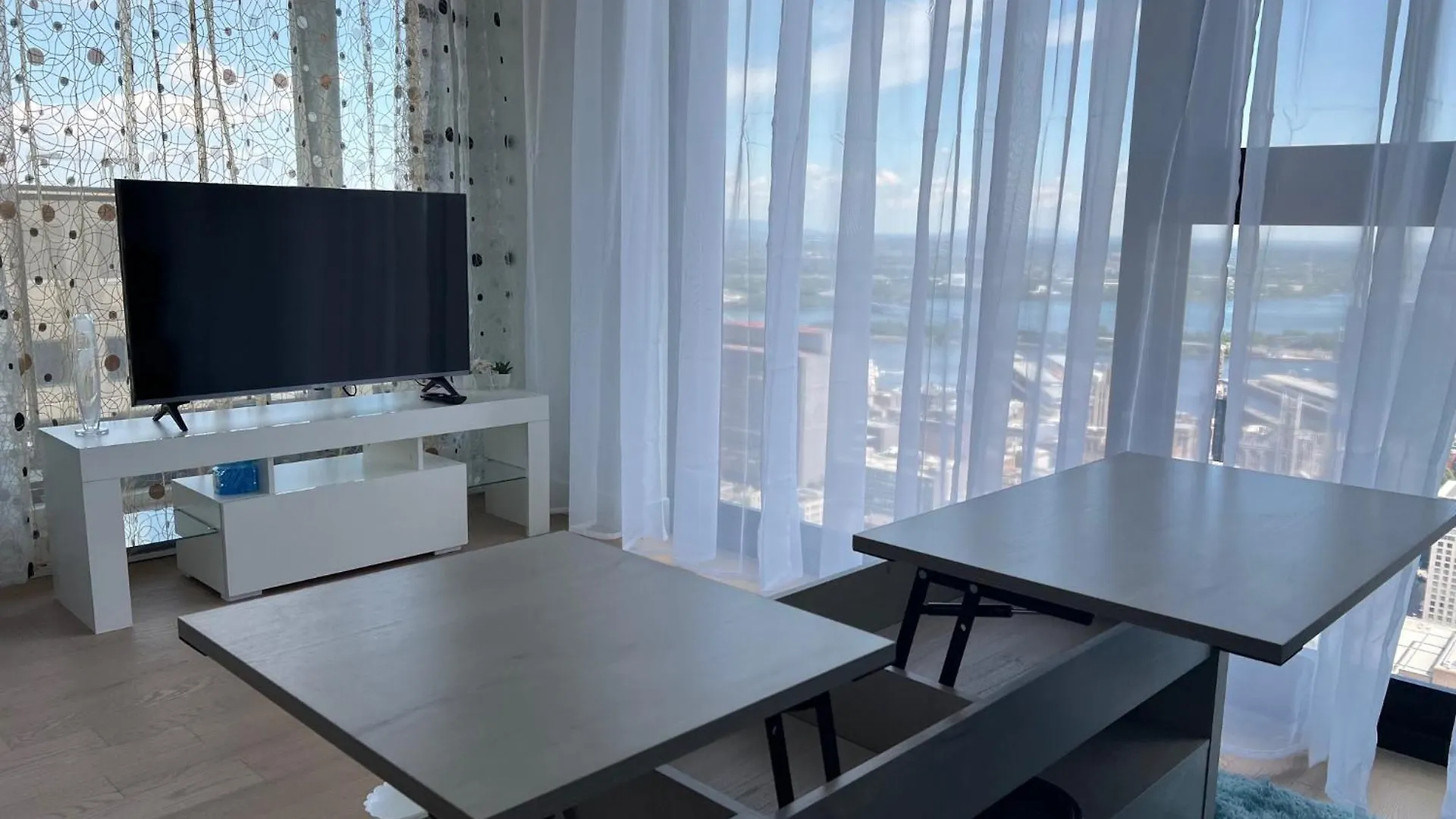 Sky Bridge Spectacular Apartment Montreal Canada