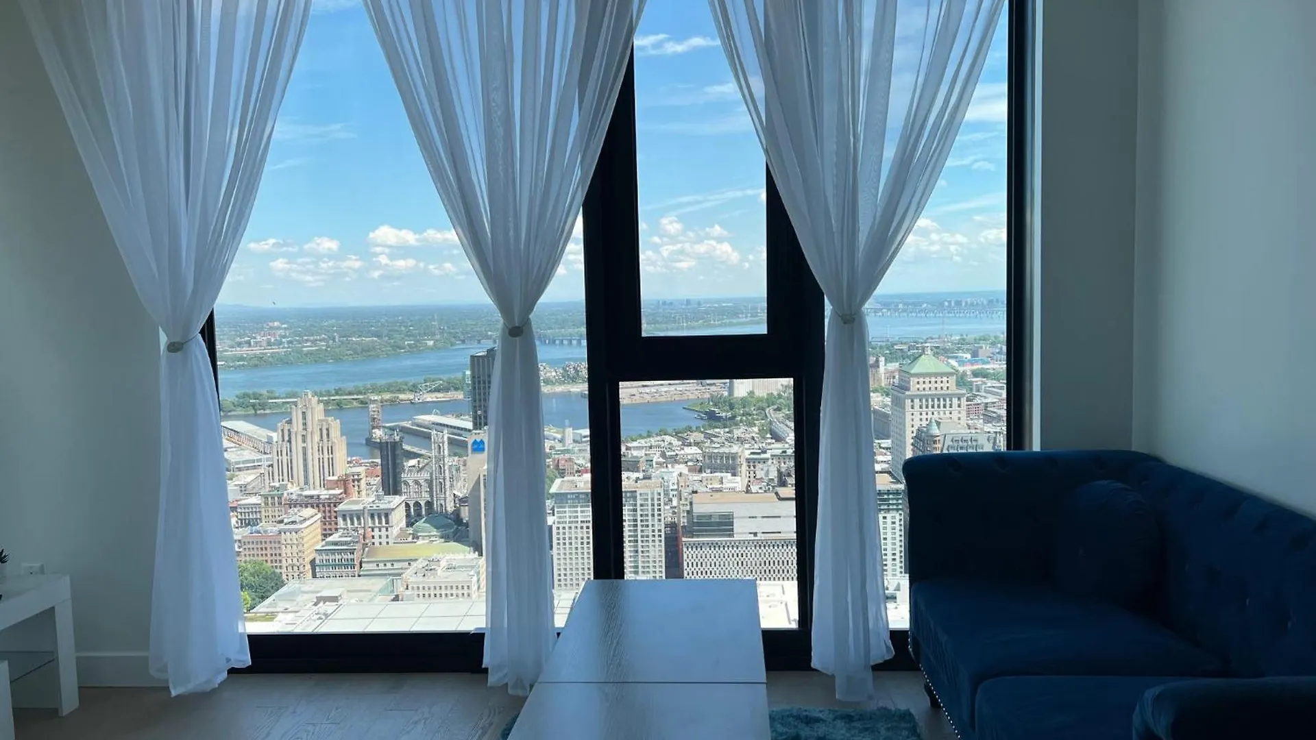 Sky Bridge Spectacular Apartment Montreal