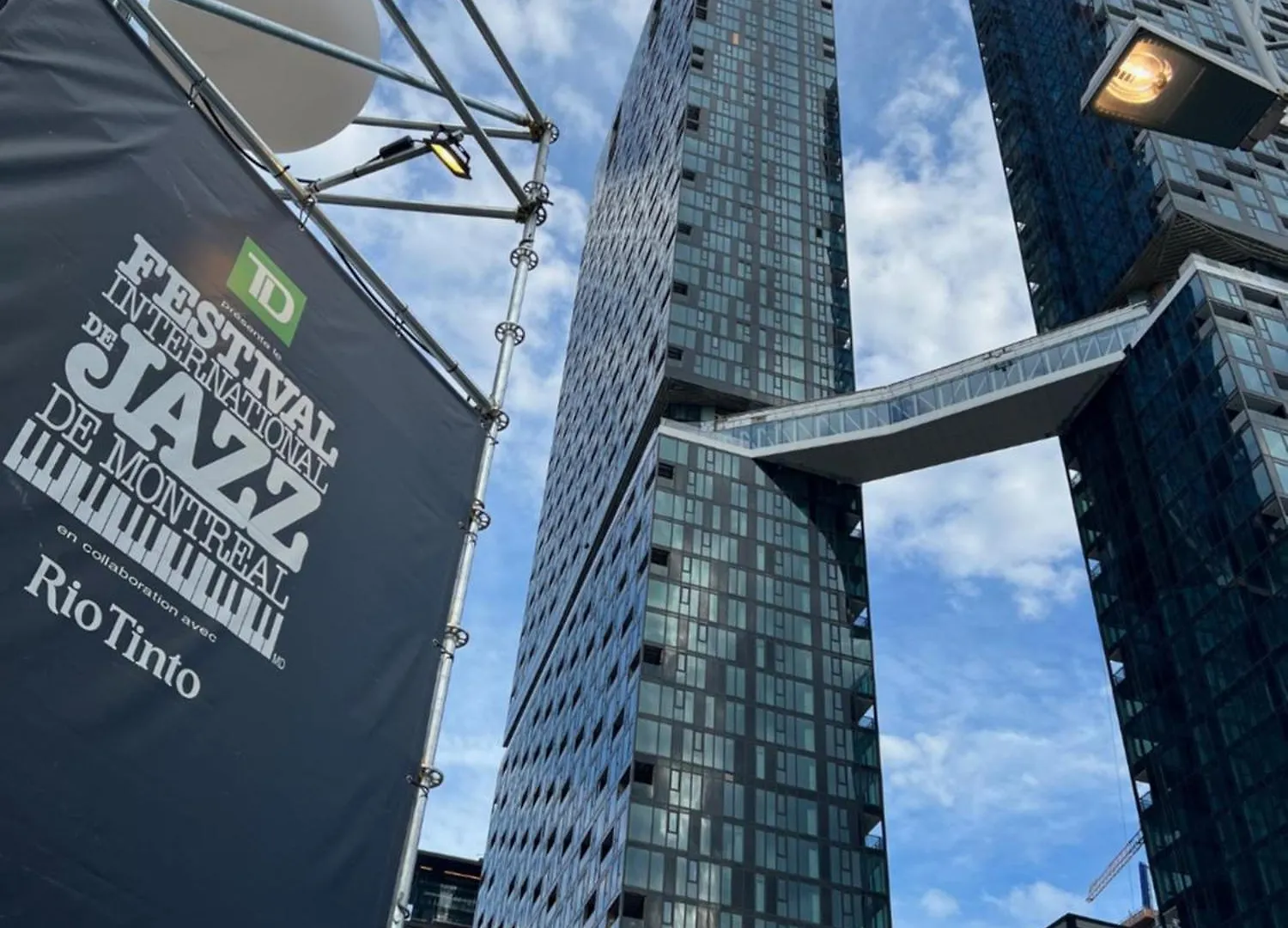 Sky Bridge Spectacular Apartment Montreal
