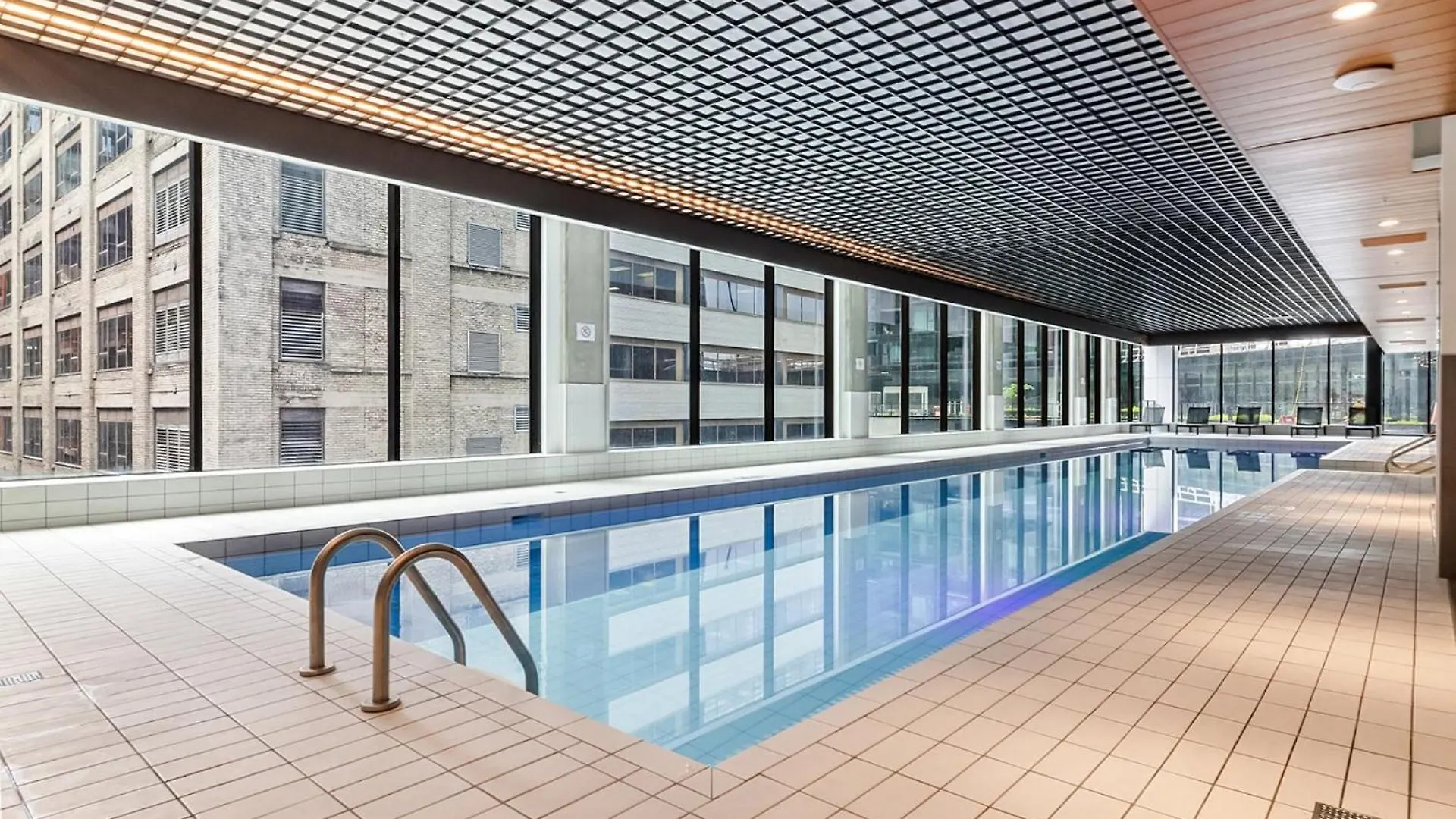 Sky Bridge Spectacular Apartment Montreal 0*,